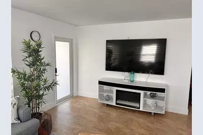 6900 SW 3rd St, Pembroke Pines, FL 33023 - Photo 2