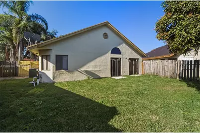 [Address not provided], North Lauderdale, FL 33068 - Photo 4