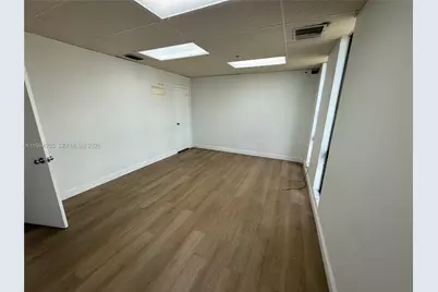 810 NE 125th St, North Miami, FL 33161 - Photo 4