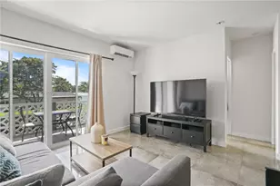 13105 Ixora Ct, North Miami, FL 33181 - Photo 4