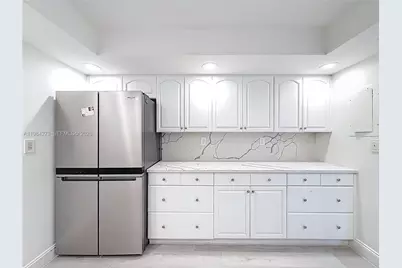 1000 Parkview Dr #121, Hallandale Beach, FL 33009 - Photo 6
