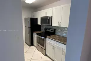 7035 NW 186th St, Hialeah, FL 33015 - Photo 14