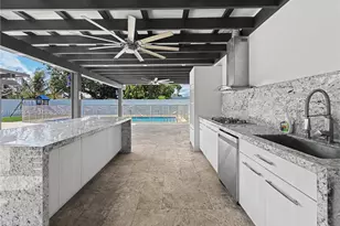 660 S Biscayne River Dr, Miami, FL 33169 - Photo 14
