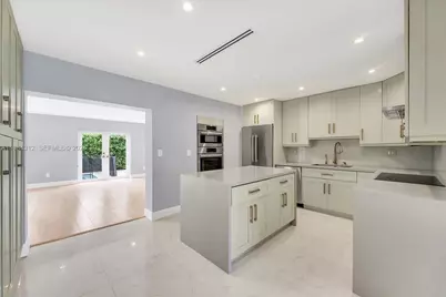 10330 SW 51st St, Miami, FL 33165 - Photo 6