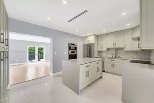 10330 SW 51st St, Miami, FL 33165 - Photo 6