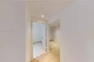 55 SW 9th St, Miami, FL 33130 - Photo 16