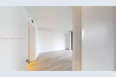 55 SW 9th St #2010, Miami, FL 33130 - Photo 8