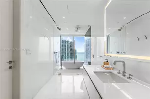 300 Biscayne Blvd Way, Miami, FL 33131 - Photo 24