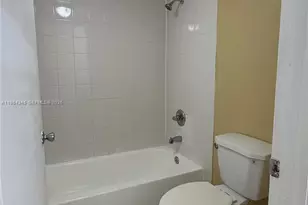 7210 NW 179th St, Hialeah, FL 33015 - Photo 24