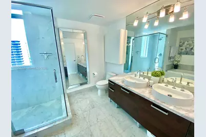 253 NE 2nd St #2703, Miami, FL 33132 - Photo 16