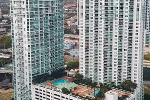 31 SE 5th St, Miami, FL 33131 - Photo 1