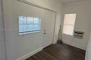 1545 NW 1st St, Miami, FL 33125 - Photo 4