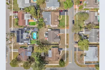 410 SW 71st Ave, Pembroke Pines, FL 33023 - Photo 4