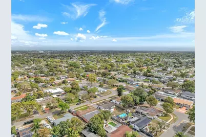 410 SW 71st Ave, Pembroke Pines, FL 33023 - Photo 6