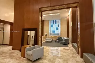 31 SE 5th St, Miami, FL 33131 - Photo 8