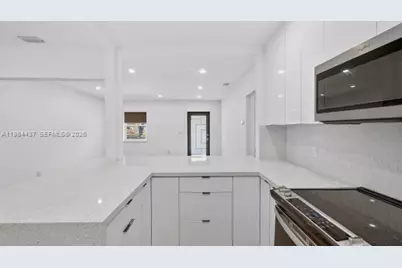 1010 NE 138th St, North Miami, FL 33161 - Photo 8