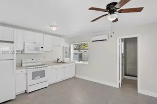 1010 NE 138th St, North Miami, FL 33161 - Photo 14