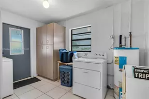 19200 SW 218th St, Miami, FL 33170 - Photo 14