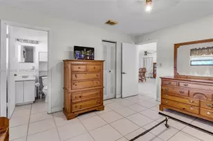 19200 SW 218th St, Miami, FL 33170 - Photo 16