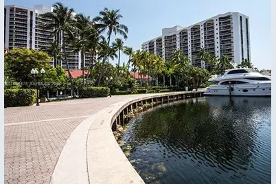 3610 Yacht Club Dr #1002, Aventura, FL 33180 - Photo 2