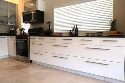 929 Michigan Ave #3, Miami Beach, FL 33139 - Photo 2