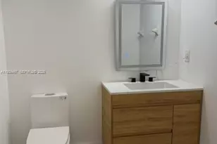 11601 NW 89th St, Doral, FL 33178 - Photo 8