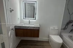 11601 NW 89th St, Doral, FL 33178 - Photo 6