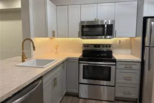 3001 N Oakland Forest Dr, Oakland Park, FL 33309 - Photo 2