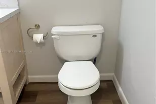 3001 N Oakland Forest Dr, Oakland Park, FL 33309 - Photo 20