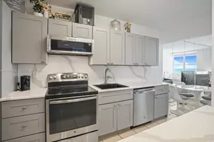 100 Lincoln Rd, Miami Beach, FL 33139 - Photo 4