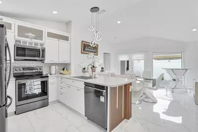 11761 NW 12th St, Pembroke Pines, FL 33026 - Photo 14
