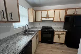 6001 Shaker Wood Cir, Tamarac, FL 33319 - Photo 4