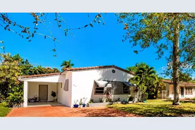 913 NE 4th St, Hallandale Beach, FL 33009 - Photo 1