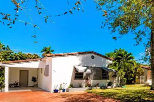 913 NE 4th St, Hallandale Beach, FL 33009 - Photo 1