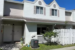 17505 NW 67th Pl, Hialeah, FL 33015 - Photo 2