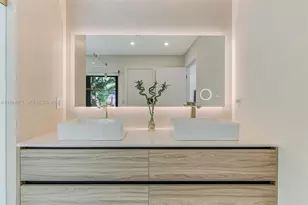 905 Fairway Dr, Miami Beach, FL 33141 - Photo 18