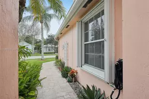 15201 S Wilshire Cir S, Pembroke Pines, FL 33027 - Photo 4
