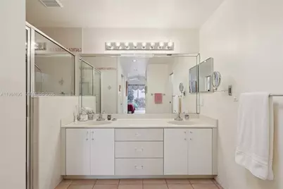 15201 S Wilshire Cir S, Pembroke Pines, FL 33027 - Photo 34