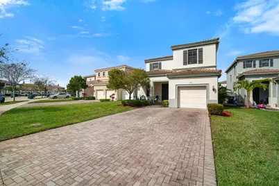 901 NE 191st St, Miami, FL 33179 - Photo 4