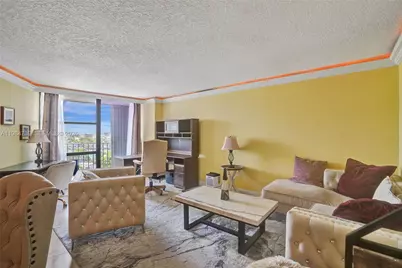 800 Parkview Dr #911, Hallandale Beach, FL 33009 - Photo 4