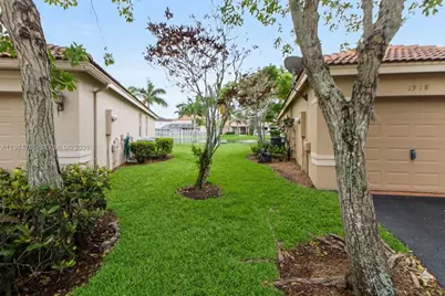 1918 Andromeda Ln #1918, Weston, FL 33327 - Photo 10