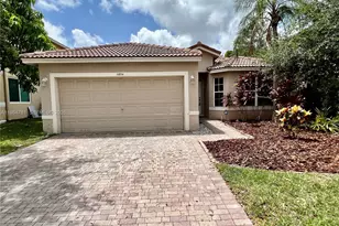 11854 SW 8th St, Pembroke Pines, FL 33025 - Photo 2