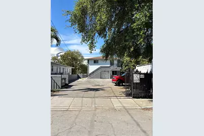 1429 NW 2nd St, Miami, FL 33125 - Photo 2