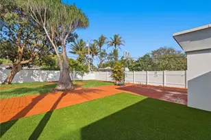 10910 NE 9th Ct, Biscayne Park, FL 33161 - Photo 32