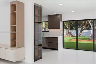 10910 NE 9th Ct, Biscayne Park, FL 33161 - Photo 6