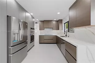 10910 NE 9th Ct, Biscayne Park, FL 33161 - Photo 8