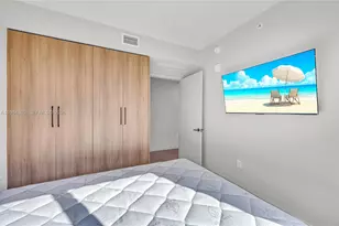 121 NE 5th St, Miami, FL 33130 - Photo 16