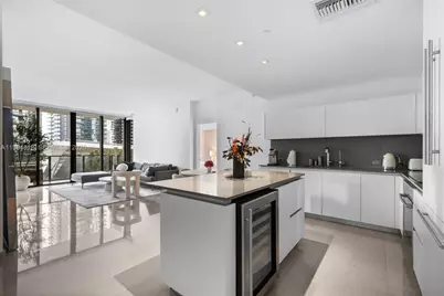 88 SW 7th St #809, Miami, FL 33130 - Photo 2