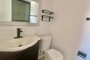 8975 Palm Tree Ln, Pembroke Pines, FL 33024 - Photo 4