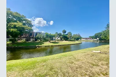 8975 Palm Tree Ln #8975, Pembroke Pines, FL 33024 - Photo 6